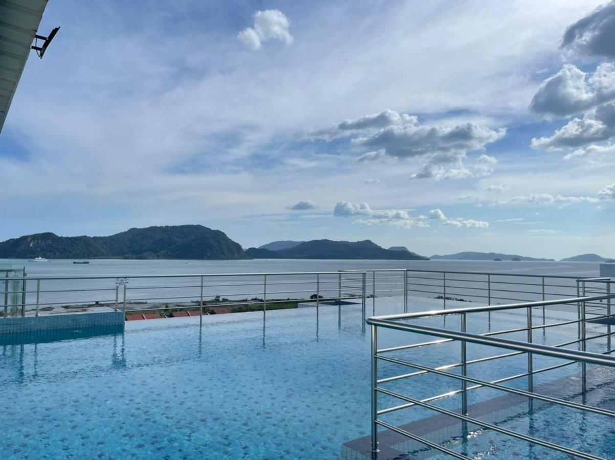 Simfoni Beliza Apartment With Roof Top Pool By Vintage Kuah Exterior photo